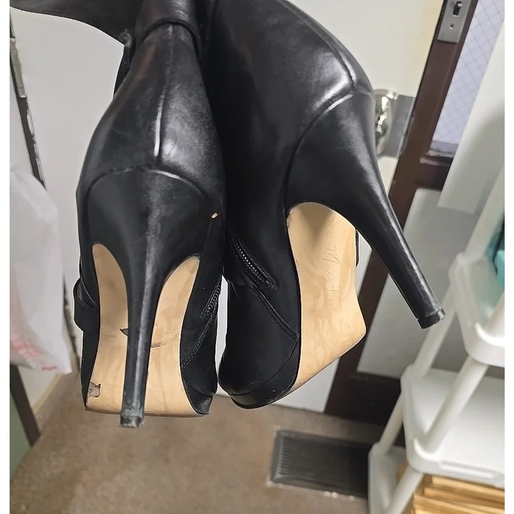 Marc Fisher Tracey 3 Black Leather Side Zip Old Money Heeled Boots Womans Sze 8M